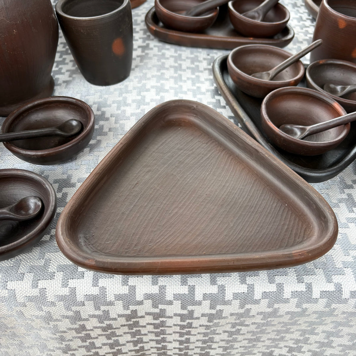 Set Salsero de greda, 3 pocillos con cucharas